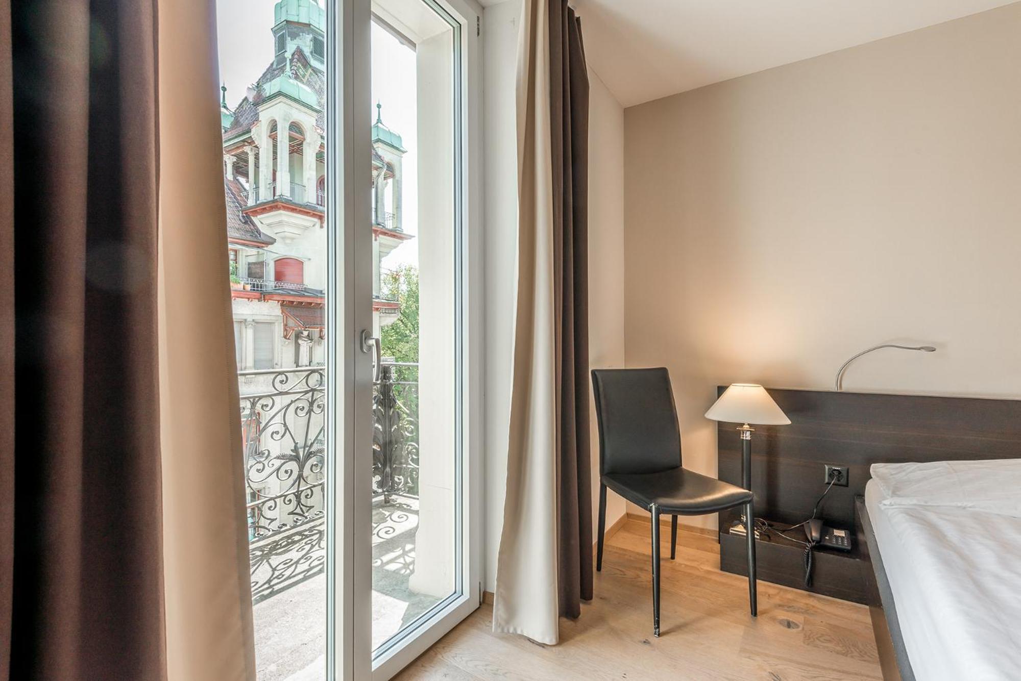 Urban Essential Room