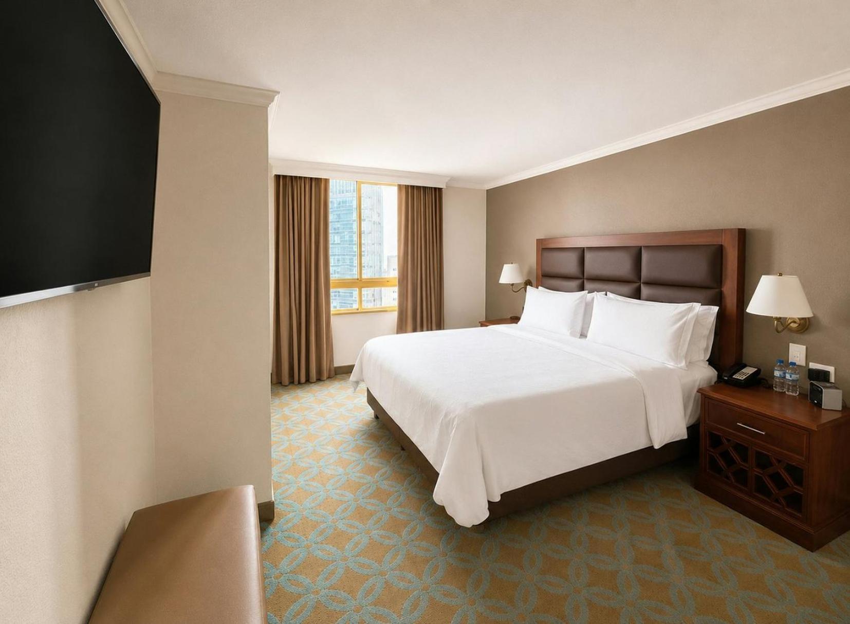 Master Suite 1 King