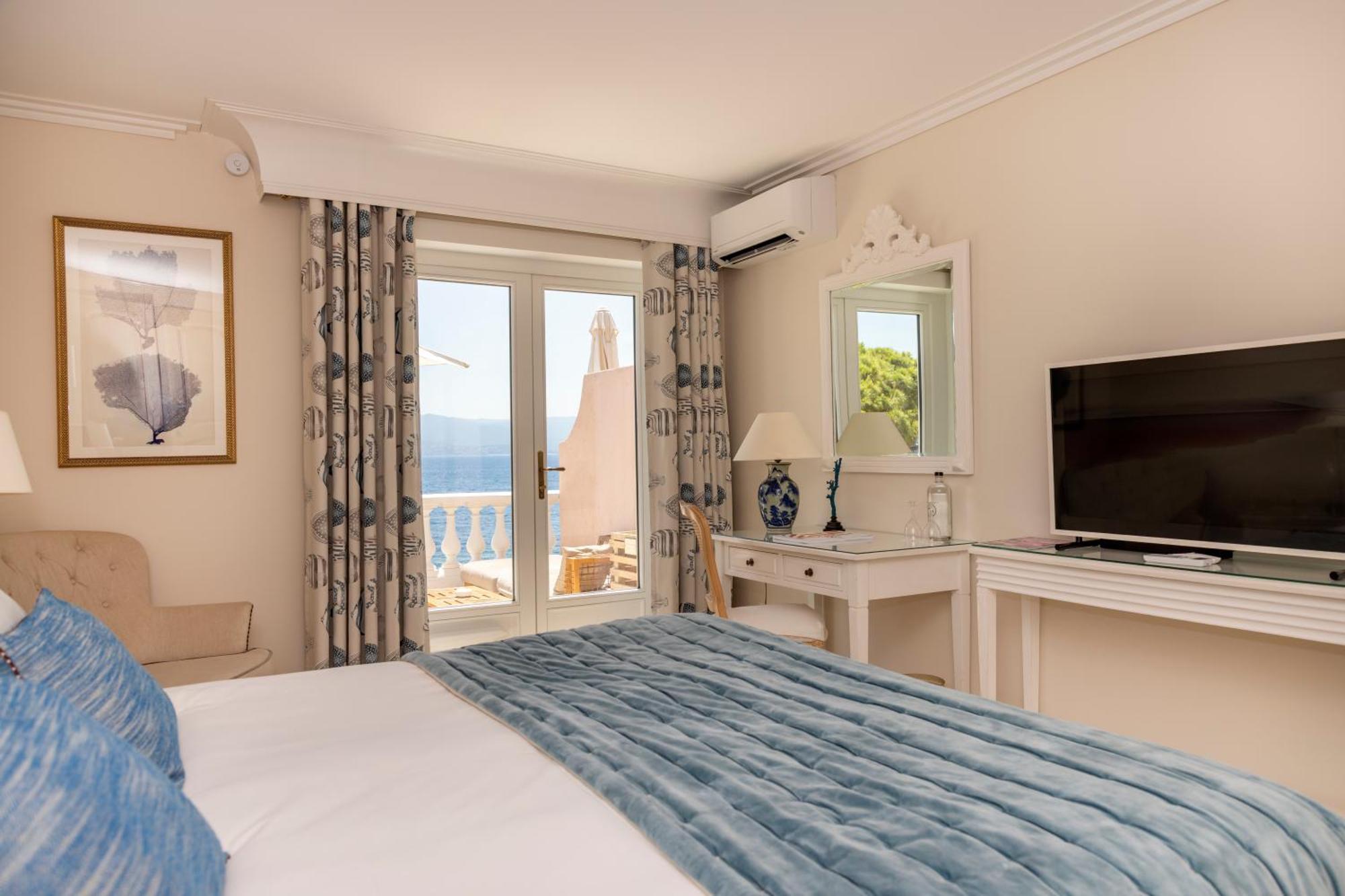 SUPERIOR ROOM – upstairs terrace sea view