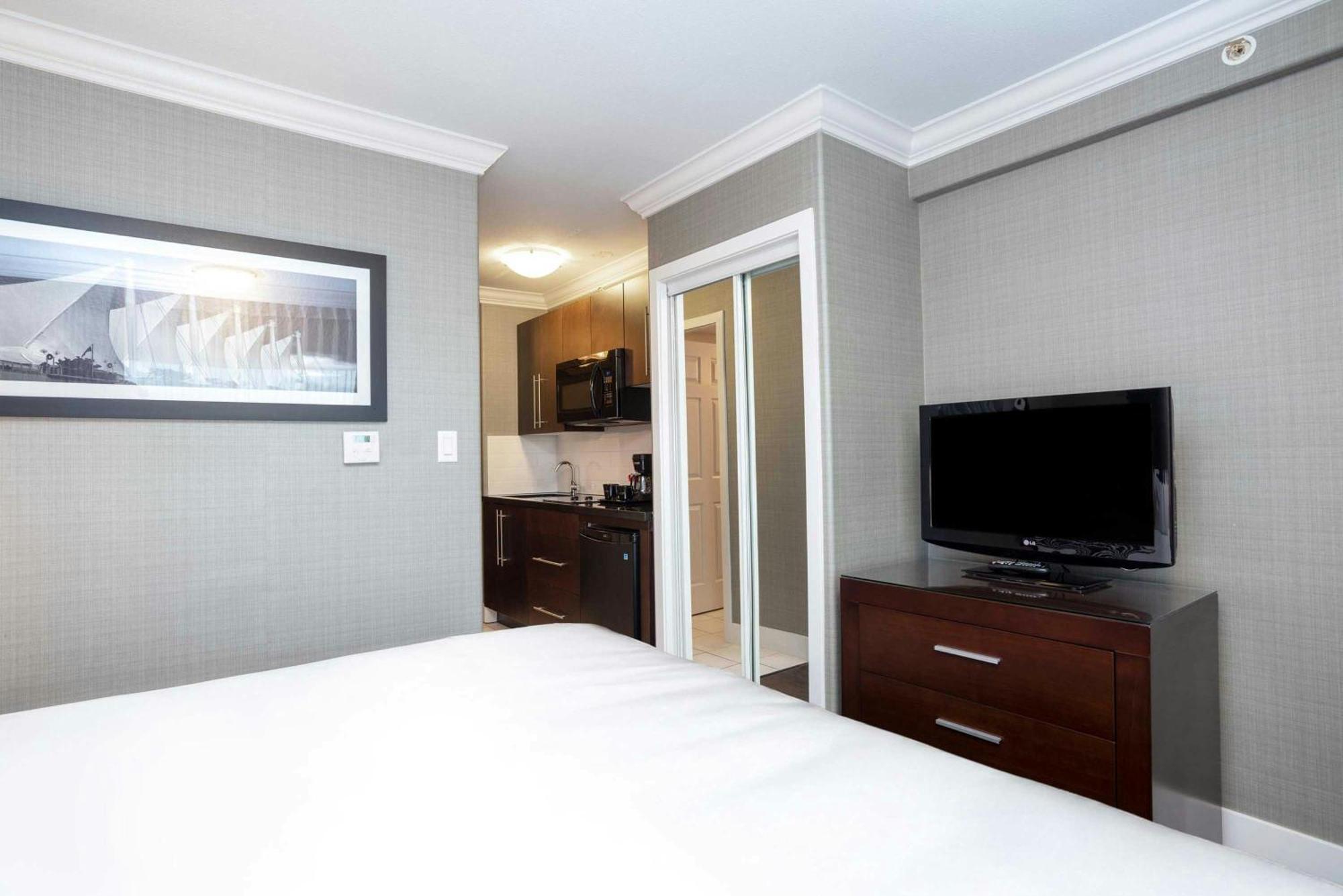 Standard Suite 1 King Bed Sofa Bed Kitchenette