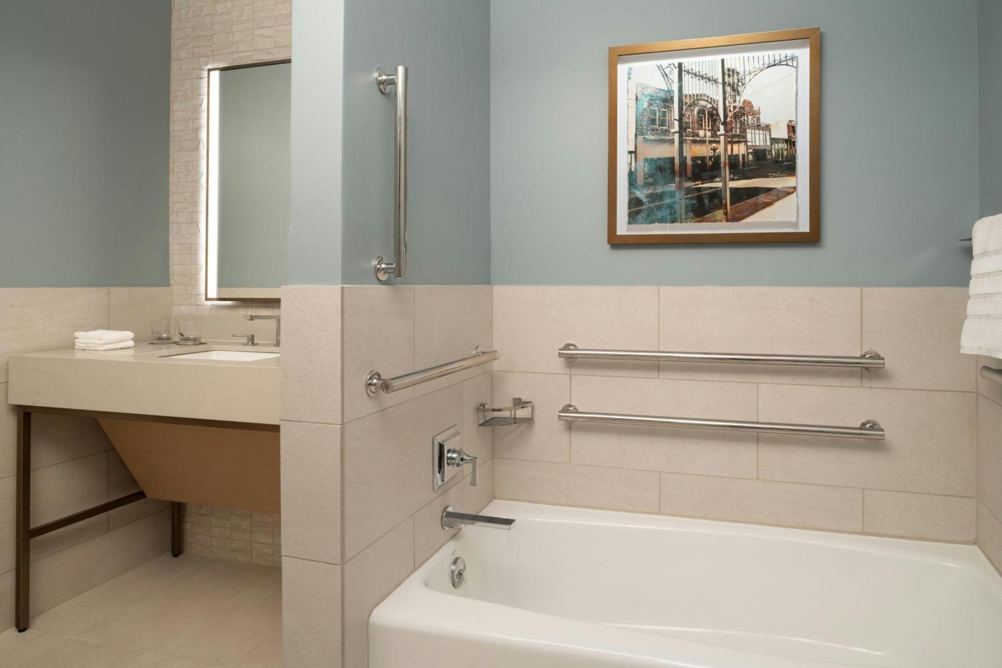 Queen Room Two Queen Beds Partial Bay View Newly Renovated