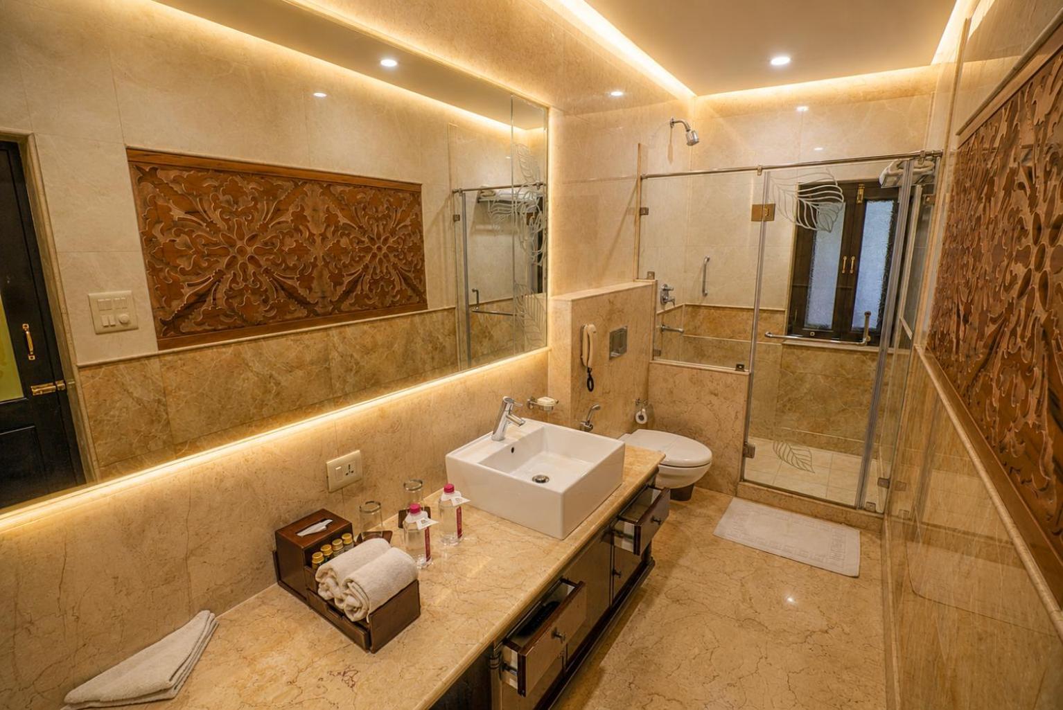 Royal Suite on session of Spa on food & beverage services off On Laundry