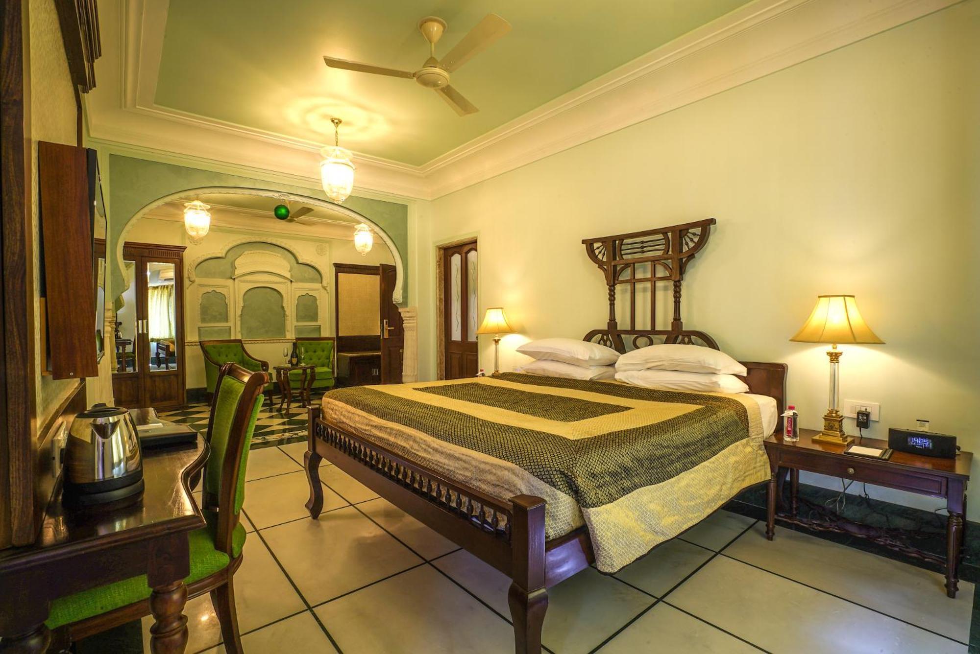 Royal Suite on session of Spa on food & beverage services off On Laundry