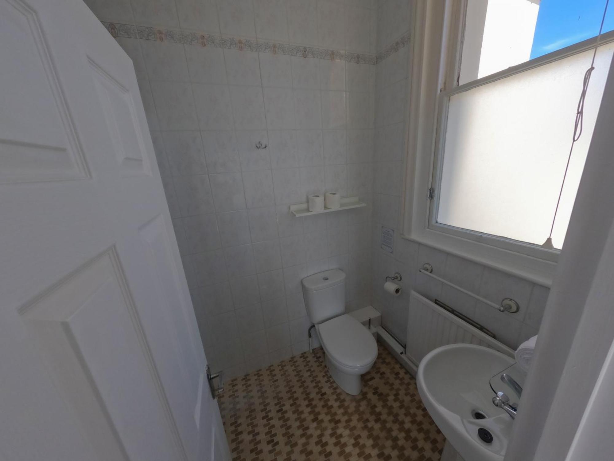 Double or Twin Room Private Bathroom