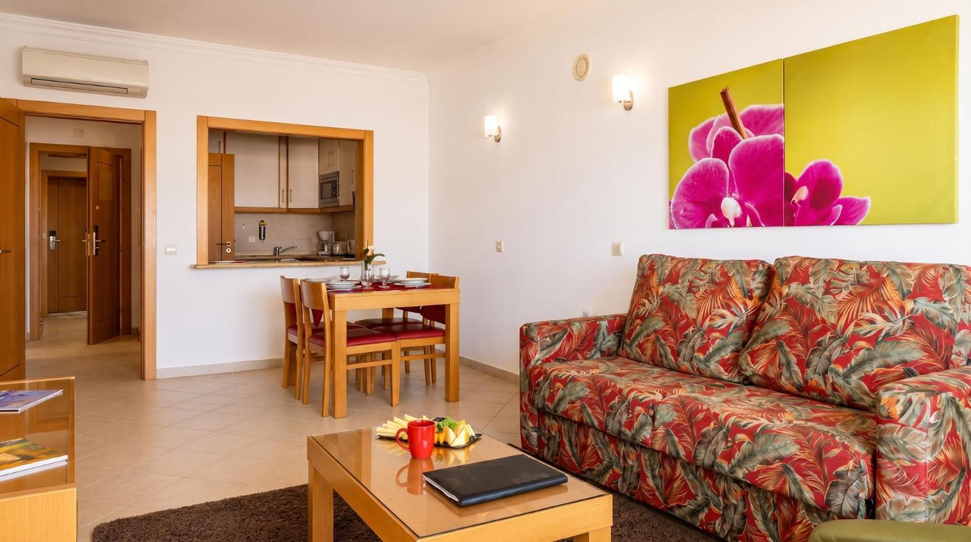 Deluxe One-Bedroom Apartment