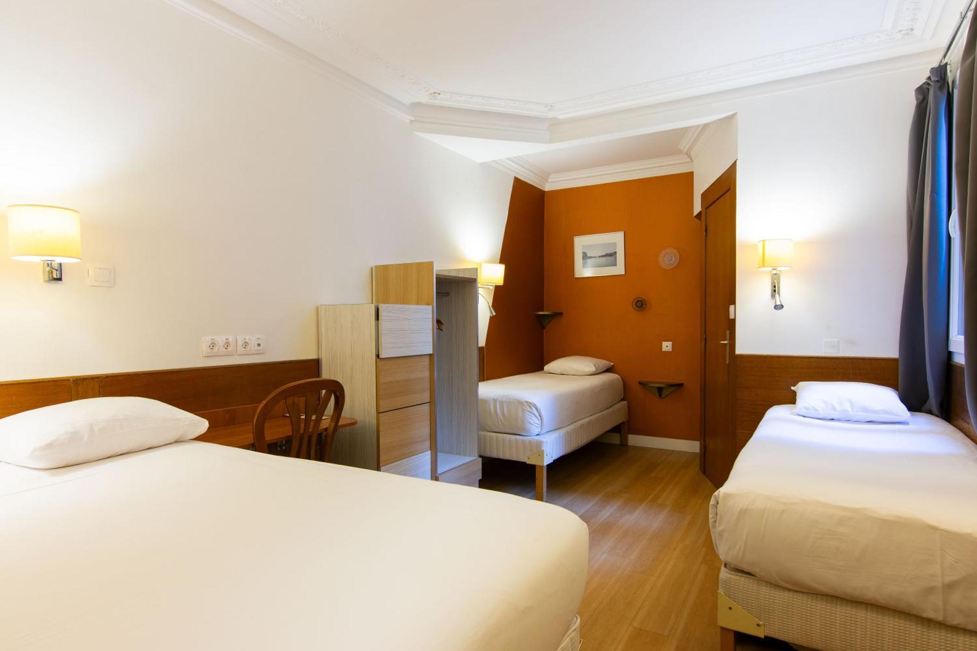 Quadruple Room private toilet Shared shower on the floor