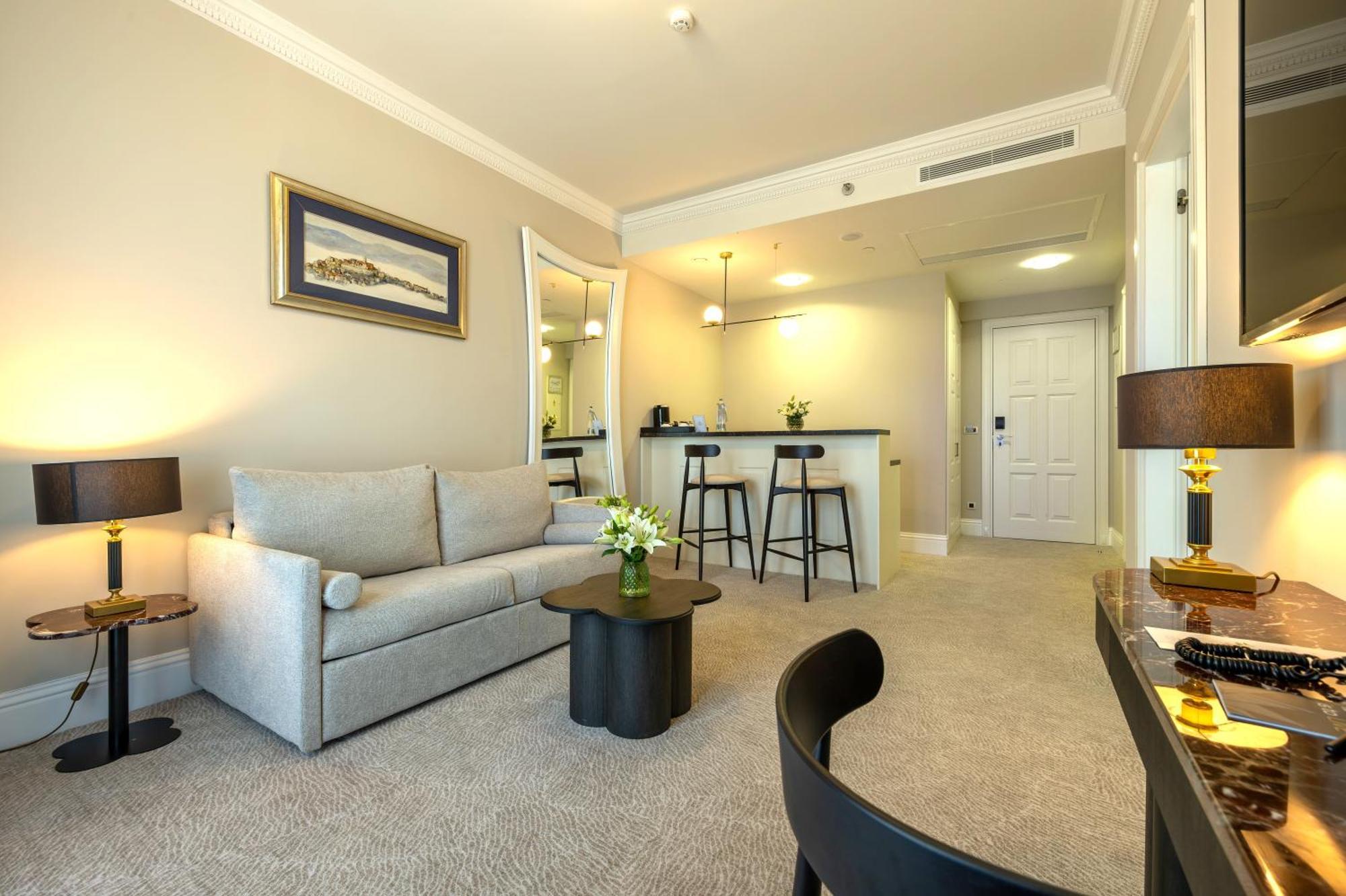 Deluxe King Suite Balcony
