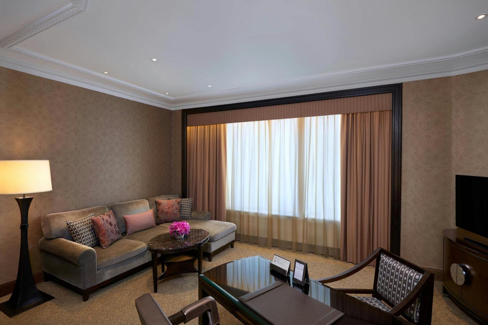 One-Bedroom Prestige King Suite