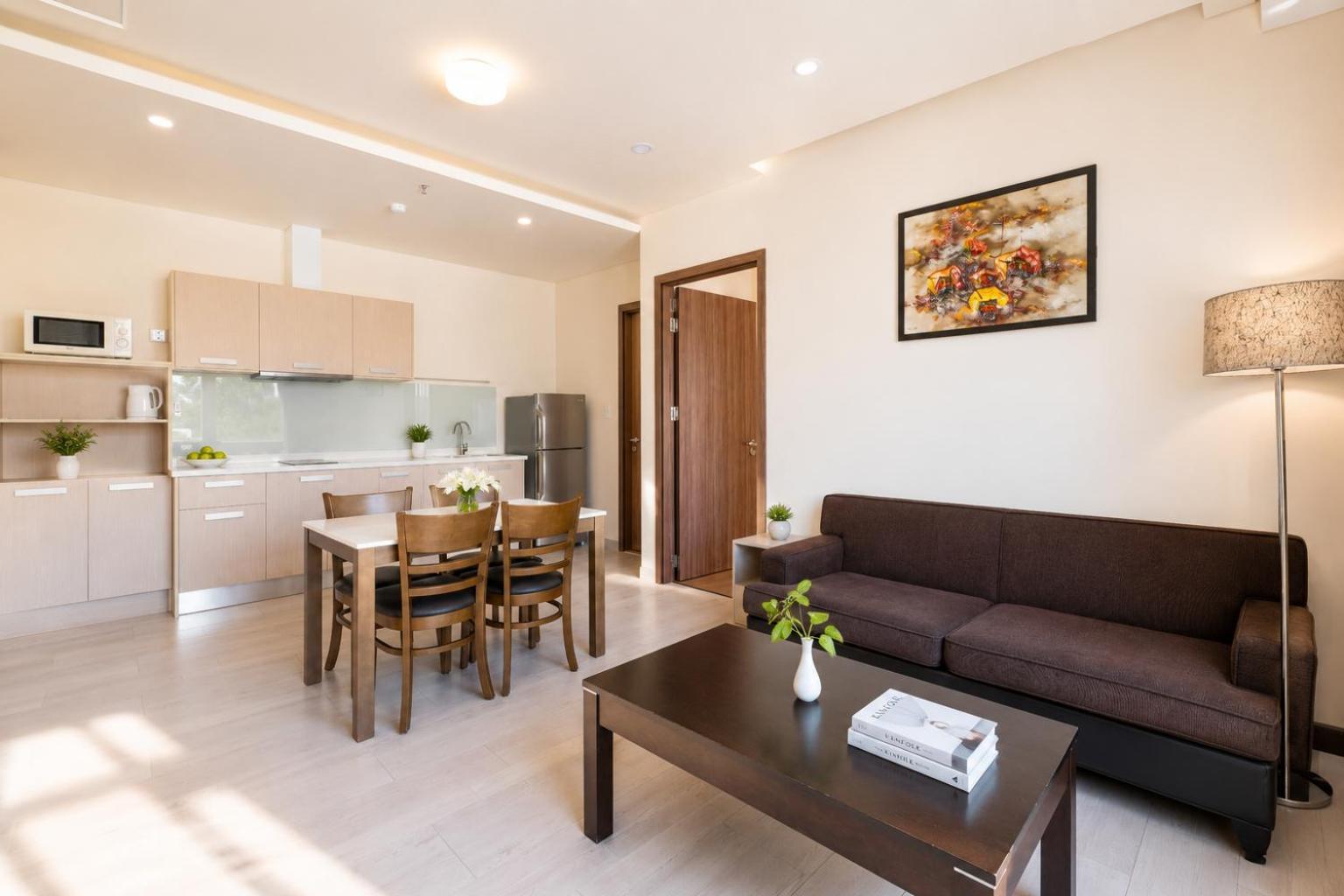 DELUXE ONE-BEDROOM APARTMENT – CITY VIEW
