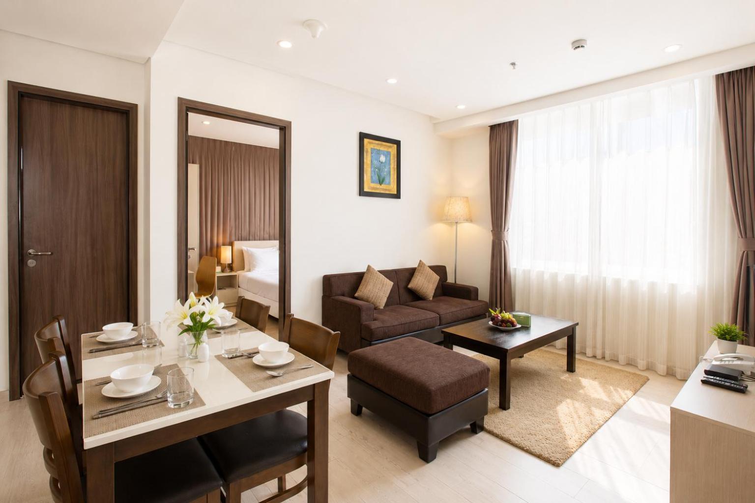 DELUXE ONE-BEDROOM APARTMENT – CITY VIEW