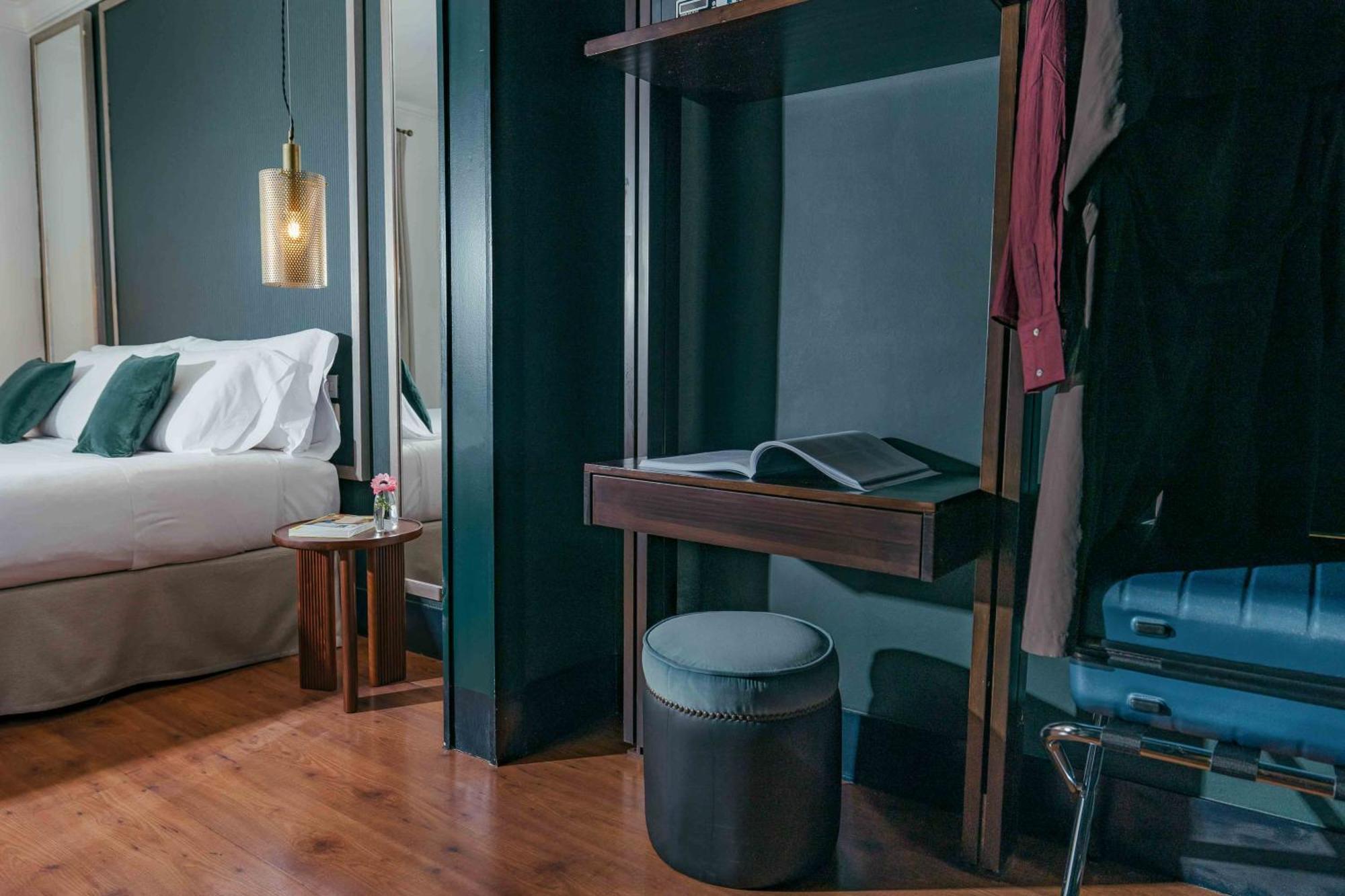 Deluxe Double Room Shower