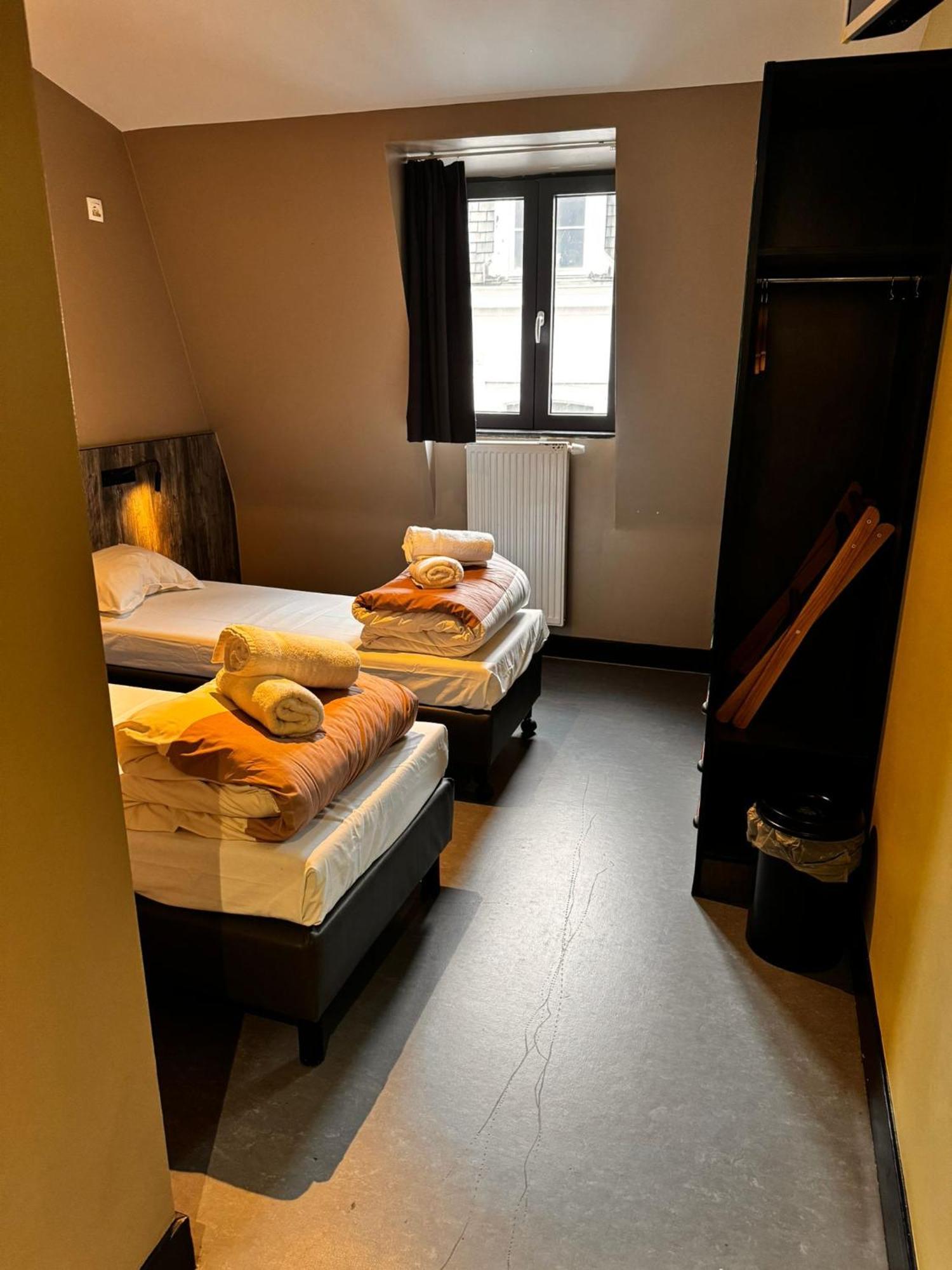 Twin Room Bathroom