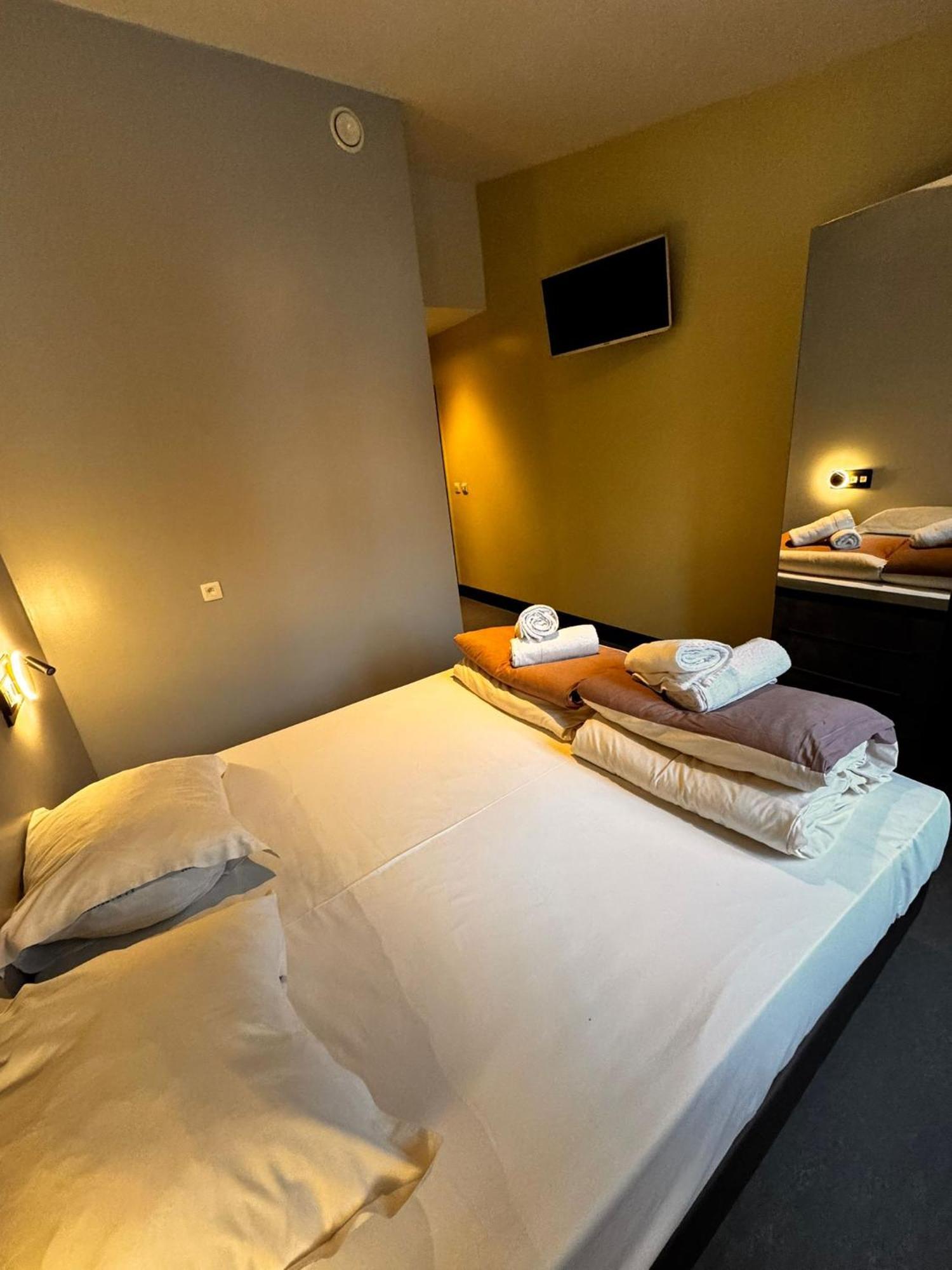 Double Room Private Bathroom