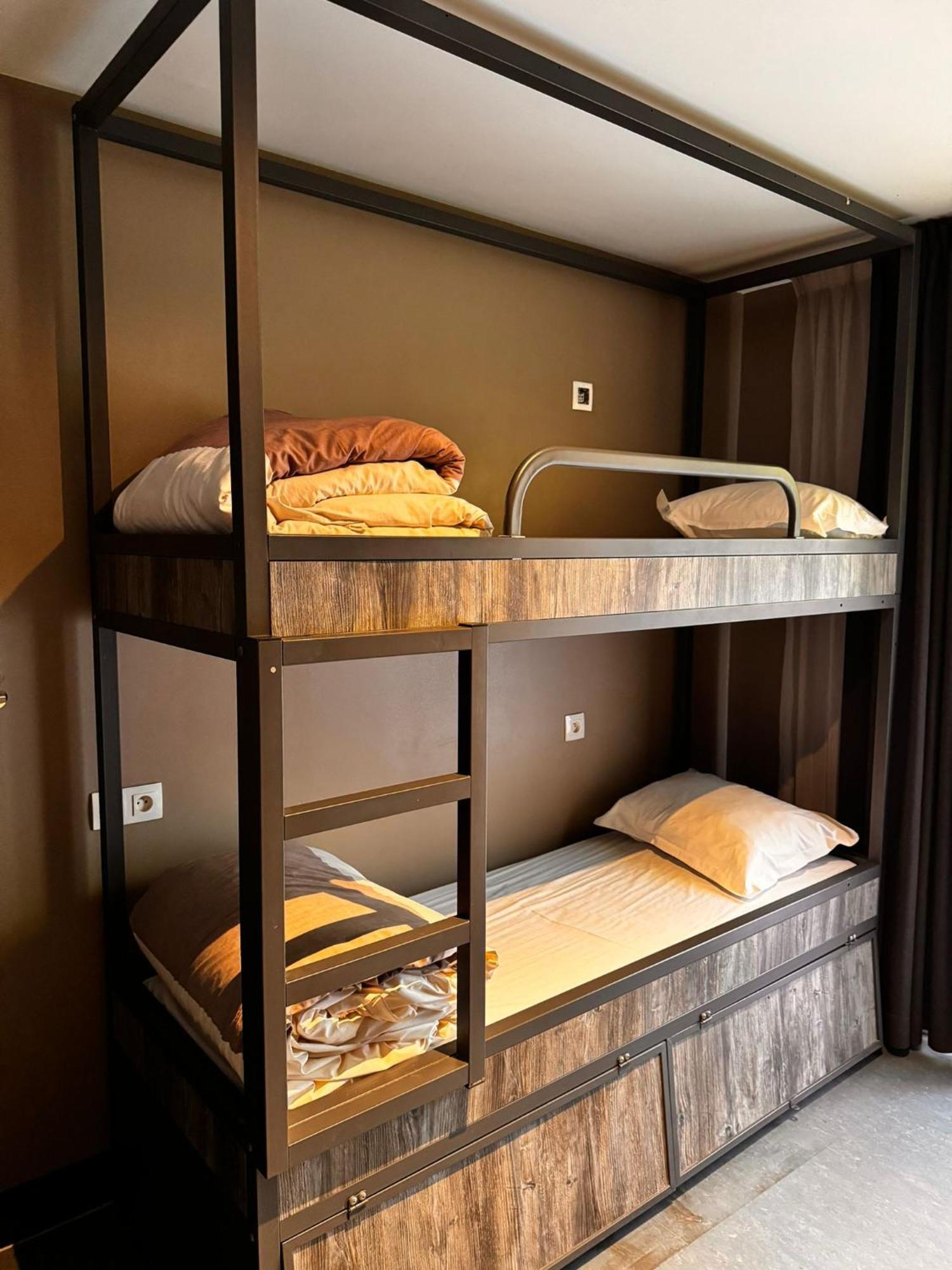 Bed 4-Bed Mixed Dormitory Room