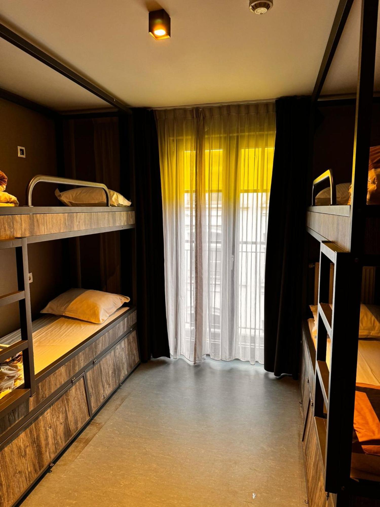 Bed 4-Bed Mixed Dormitory Room