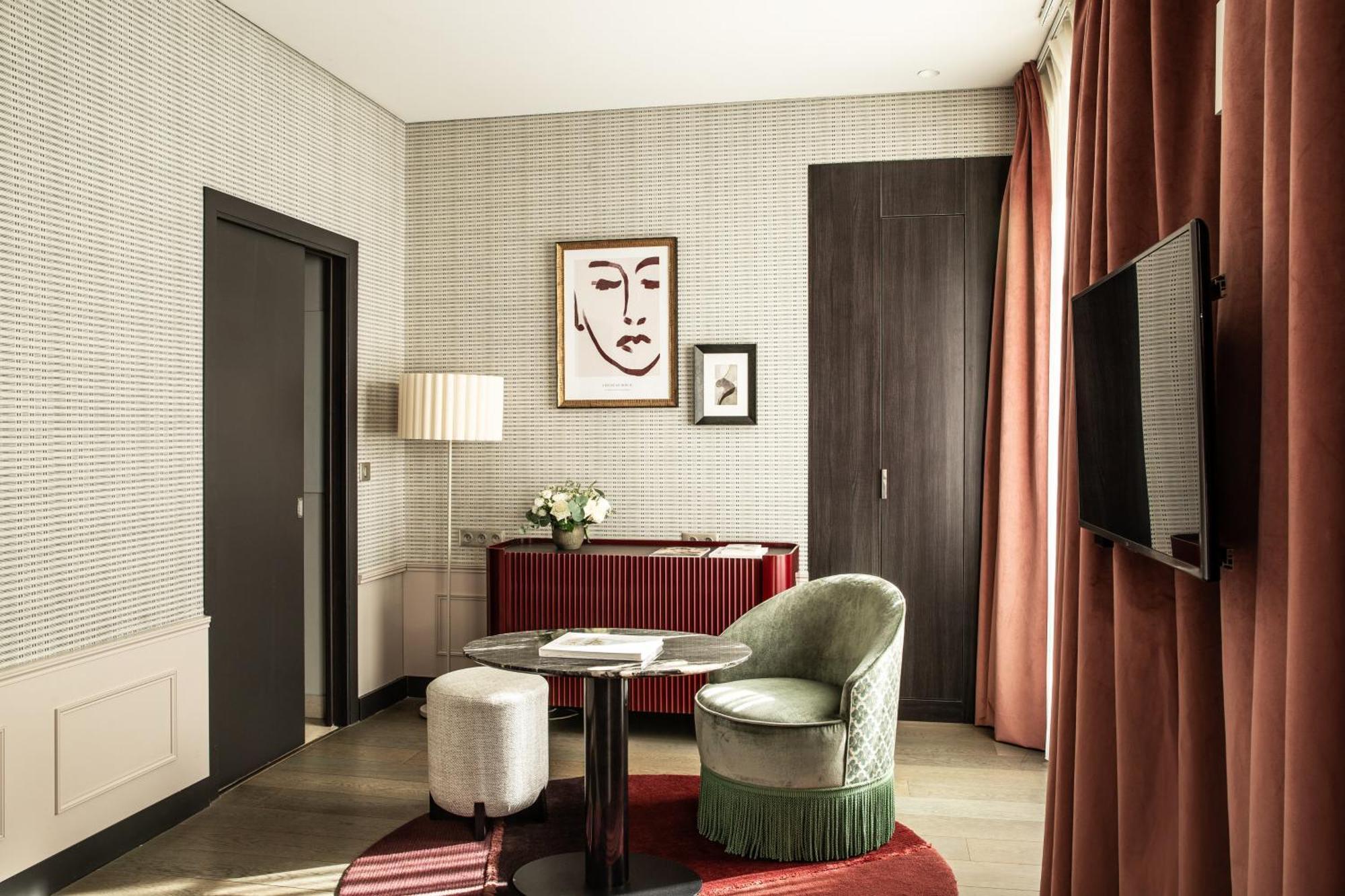 Standard Queen Room