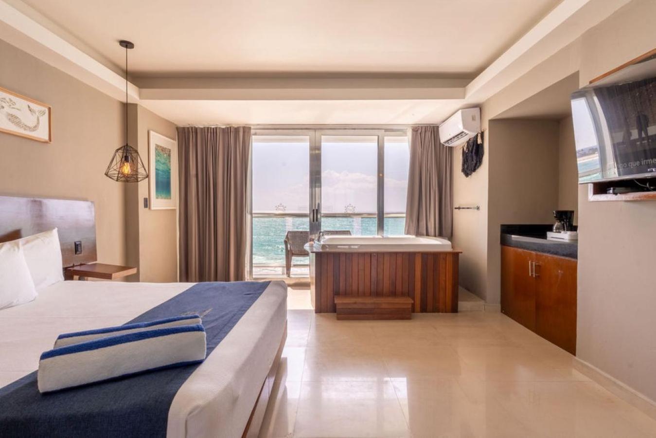 Deluxe Double Room Bath