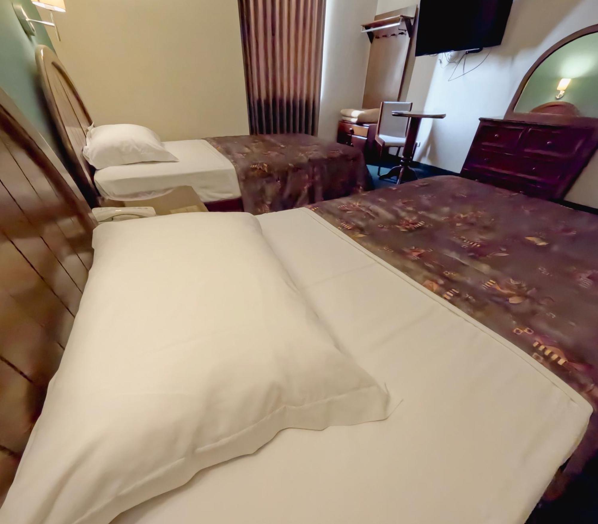 Double or Twin Room Private Bathroom