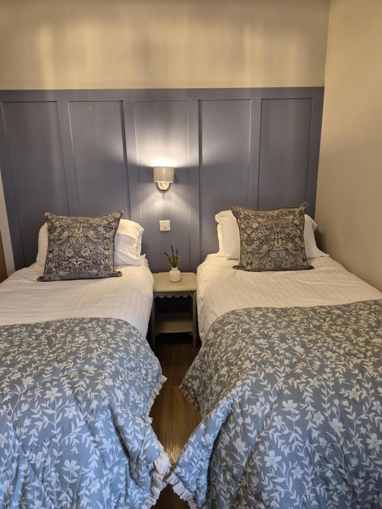 Twin Room Private Bathroom