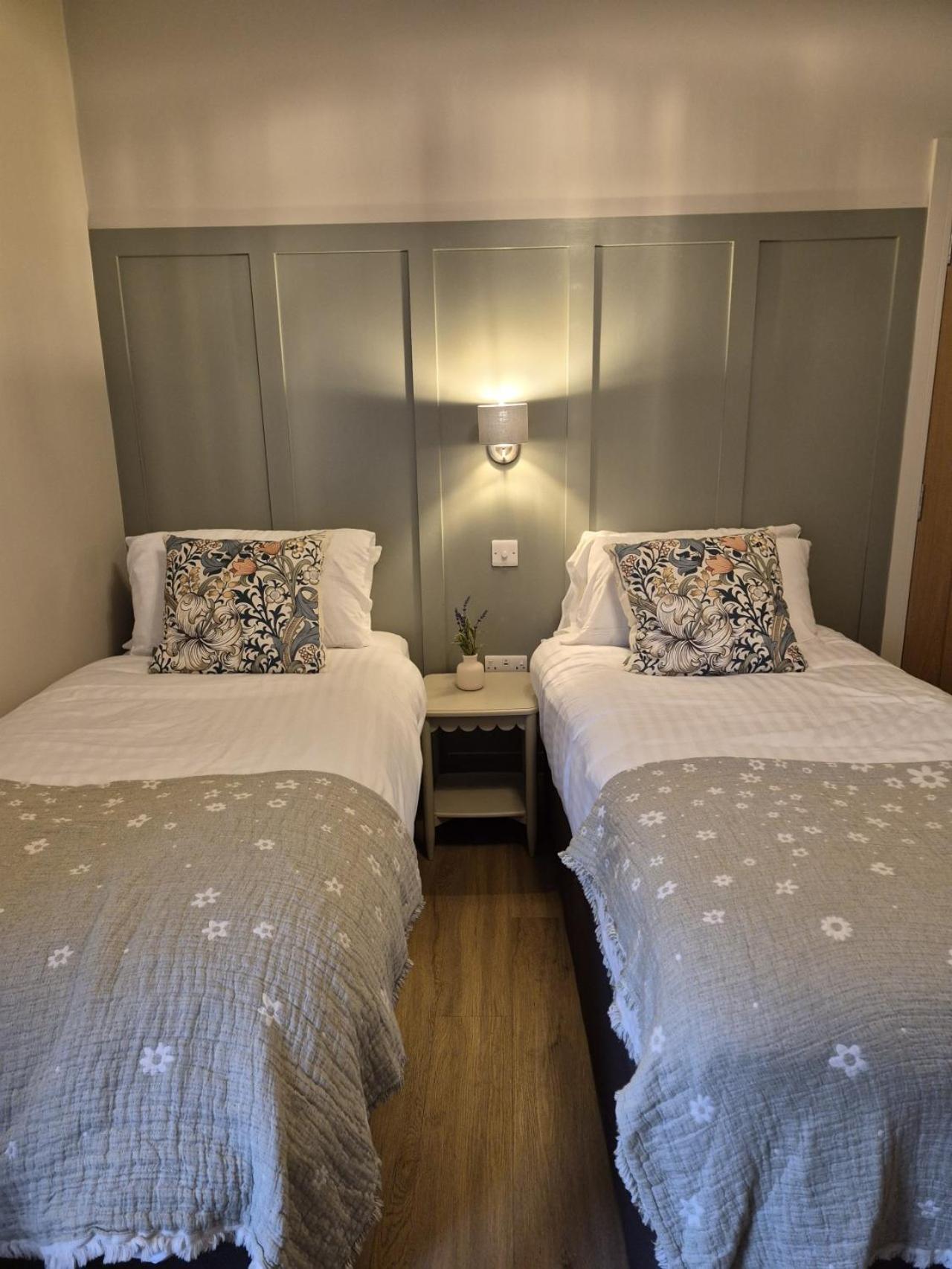 Twin Room Private Bathroom