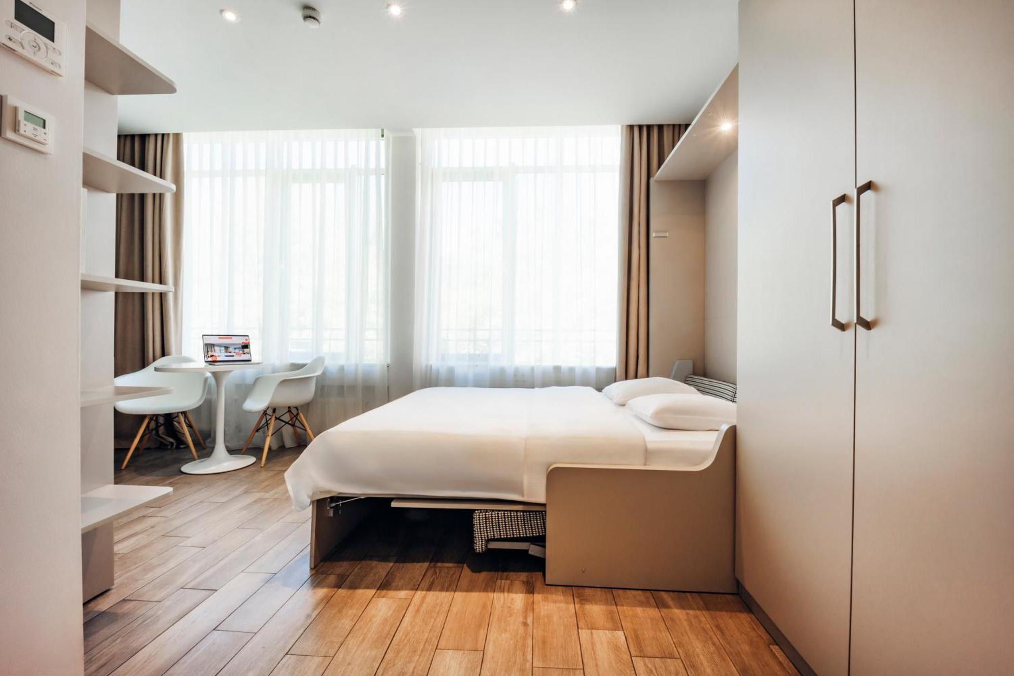 Apartment M King bed