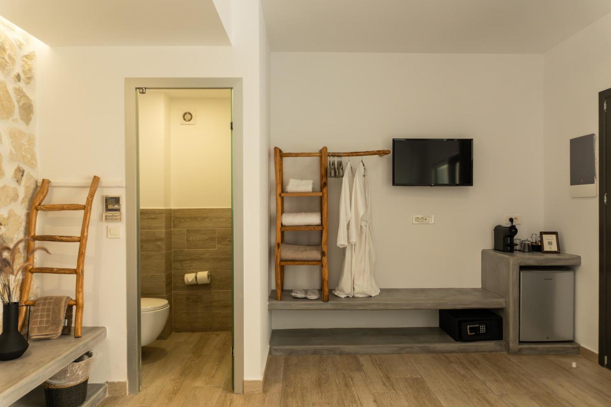 Superior Double Room Outdoor Jacuzzi