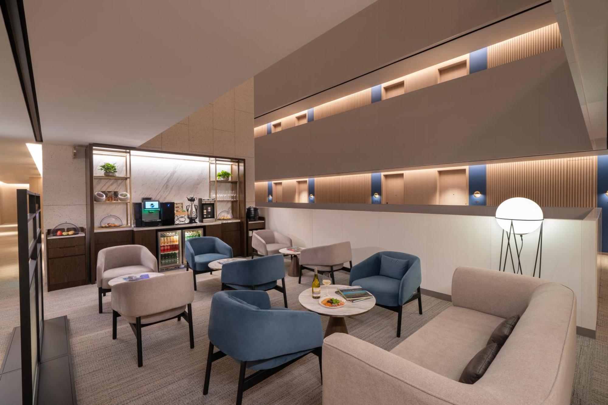 Club Deluxe Room Club Lounge Access Evening cocktails Canapes
