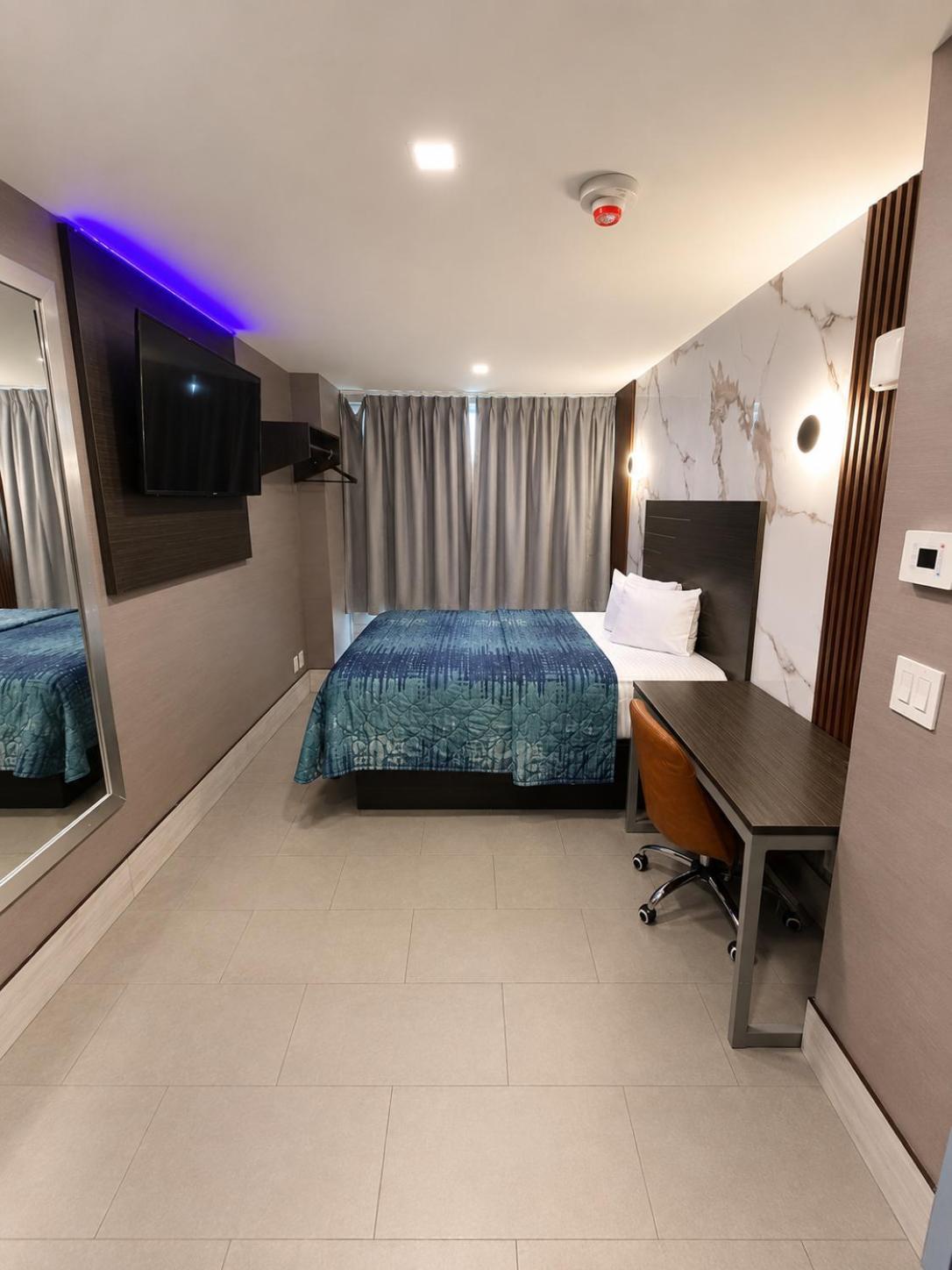 Deluxe Queen Room