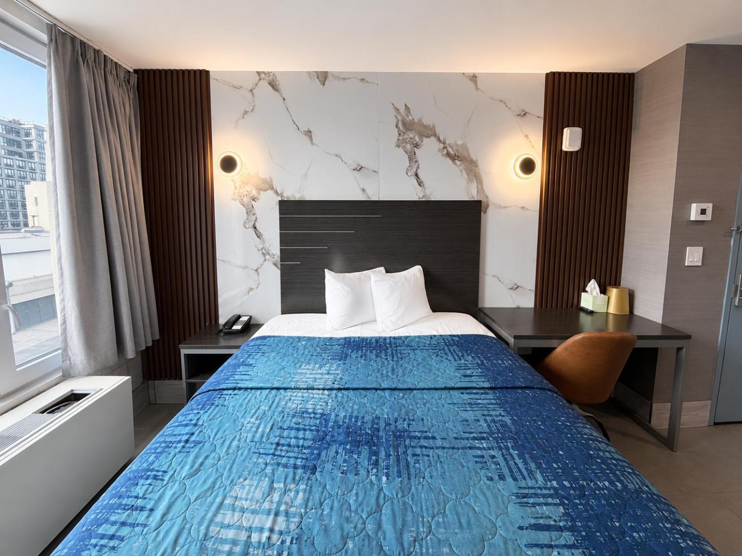 Deluxe Queen Room