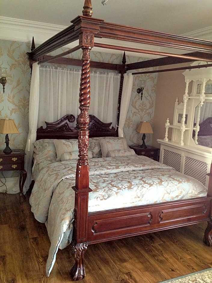 Double Room Four Poster Bed