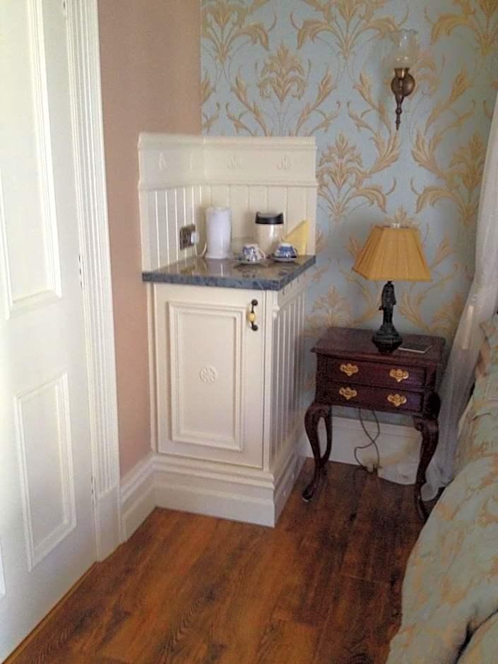 Double Room Four Poster Bed