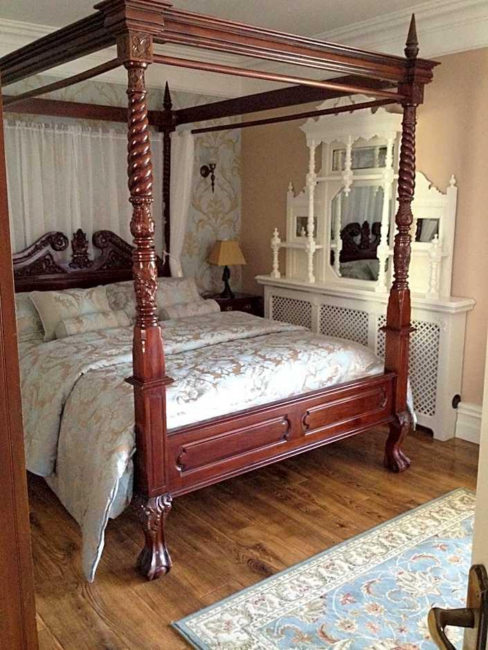 Double Room Four Poster Bed