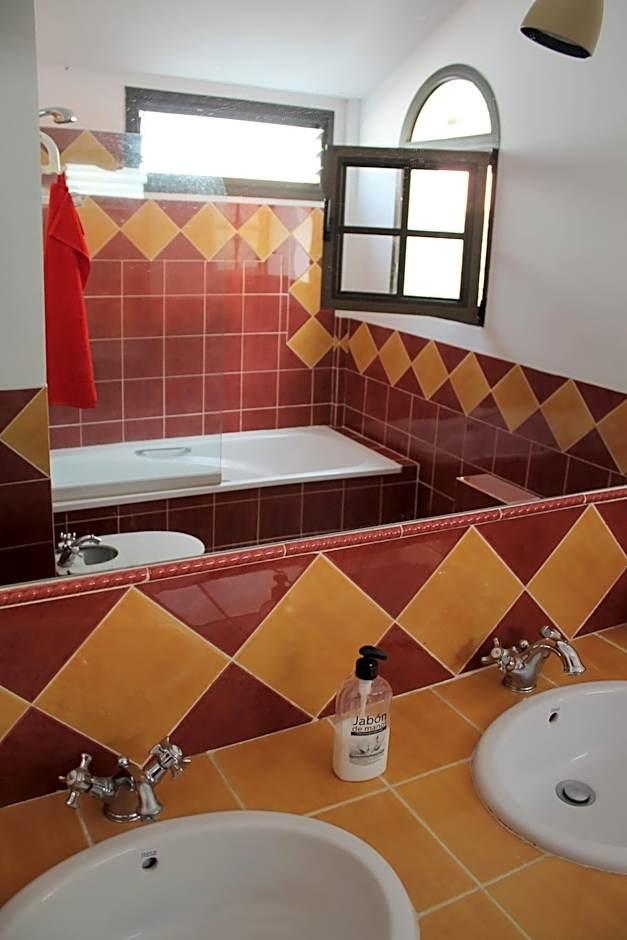 Bed 4-Bed Mixed Dormitory Room Bathroom