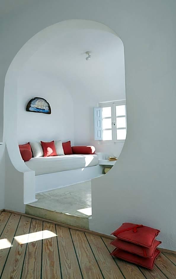 VIP Suite Outdoor Plunge Pool Caldera View