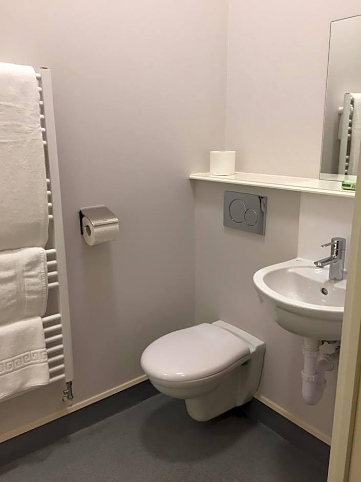 Standard Single Room Shower