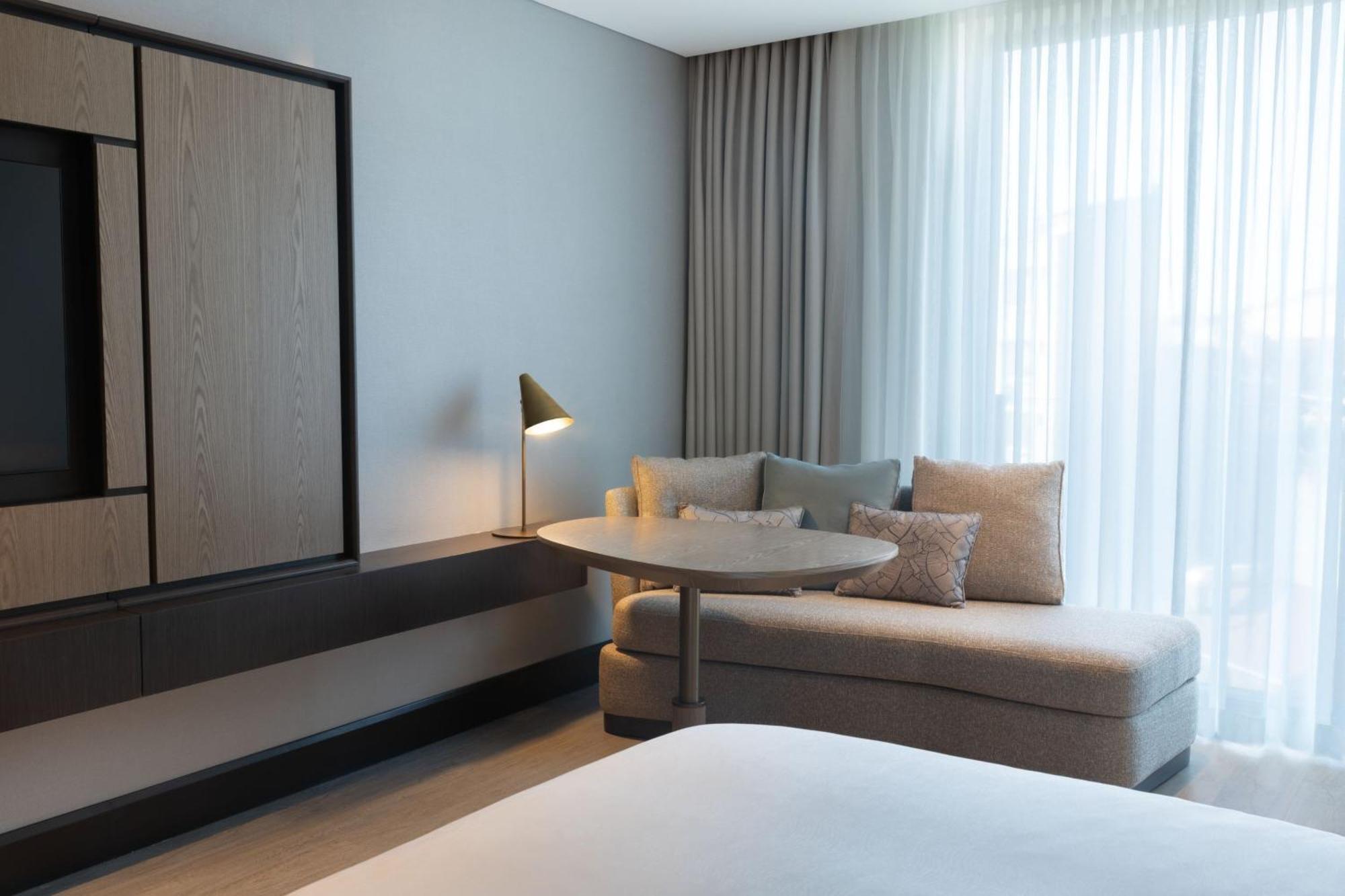 Privilege Guest room 1 King City view