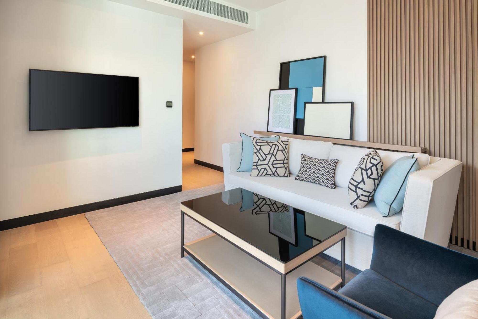 City View Deluxe Suite Private Balcony