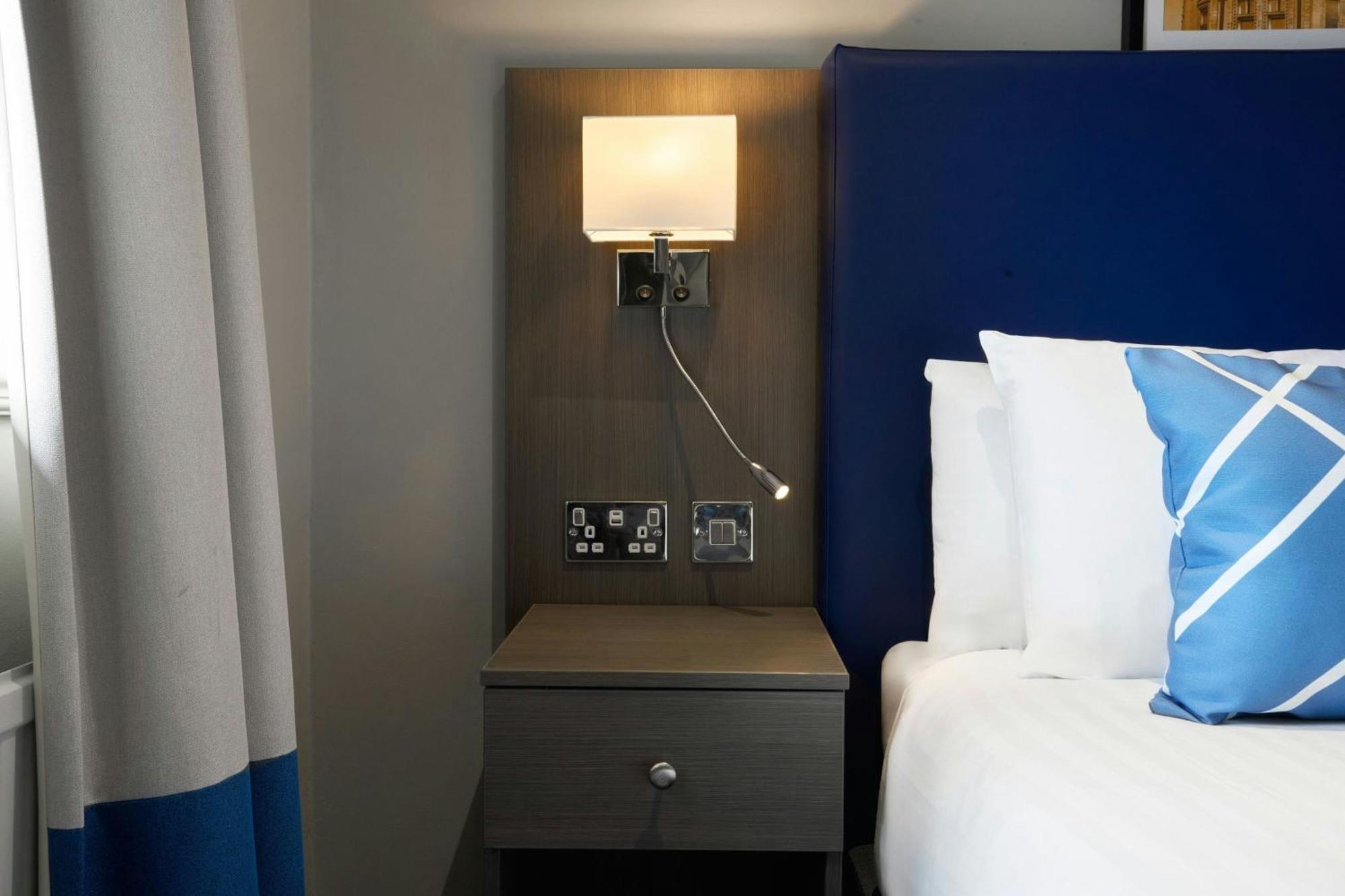 Compact Solo Small Room One Double Bed