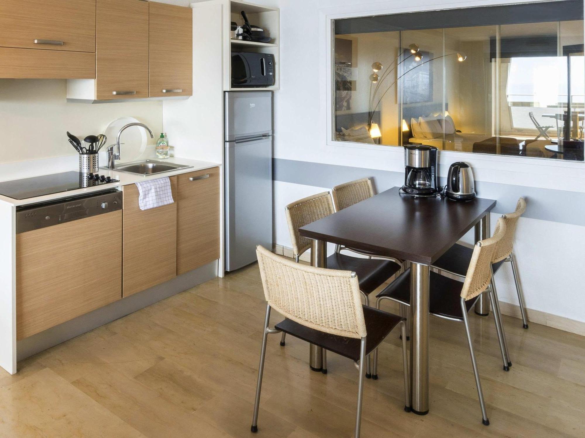 One-Bedroom Apartment Sea View