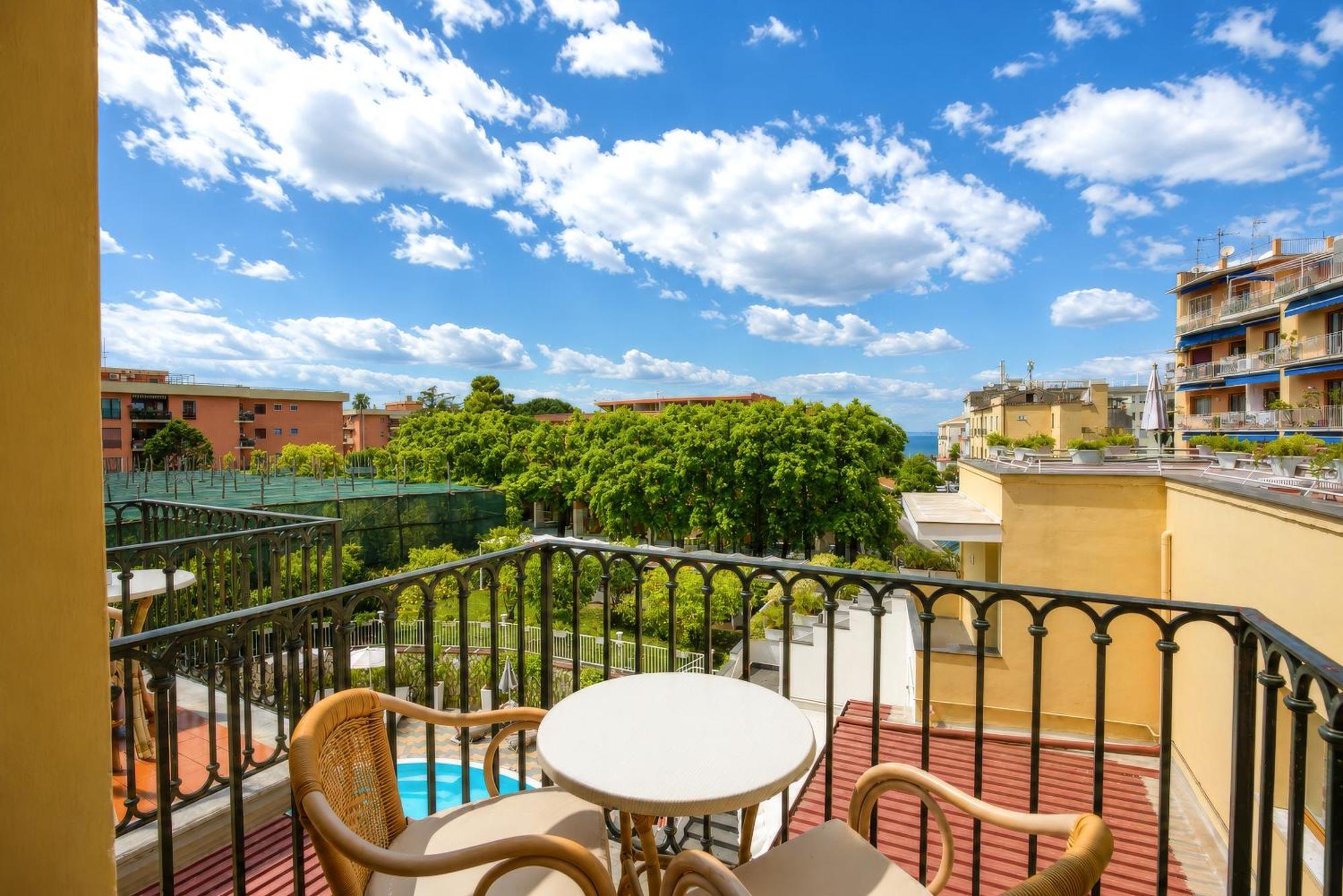 Deluxe Double or Twin Room Pool View