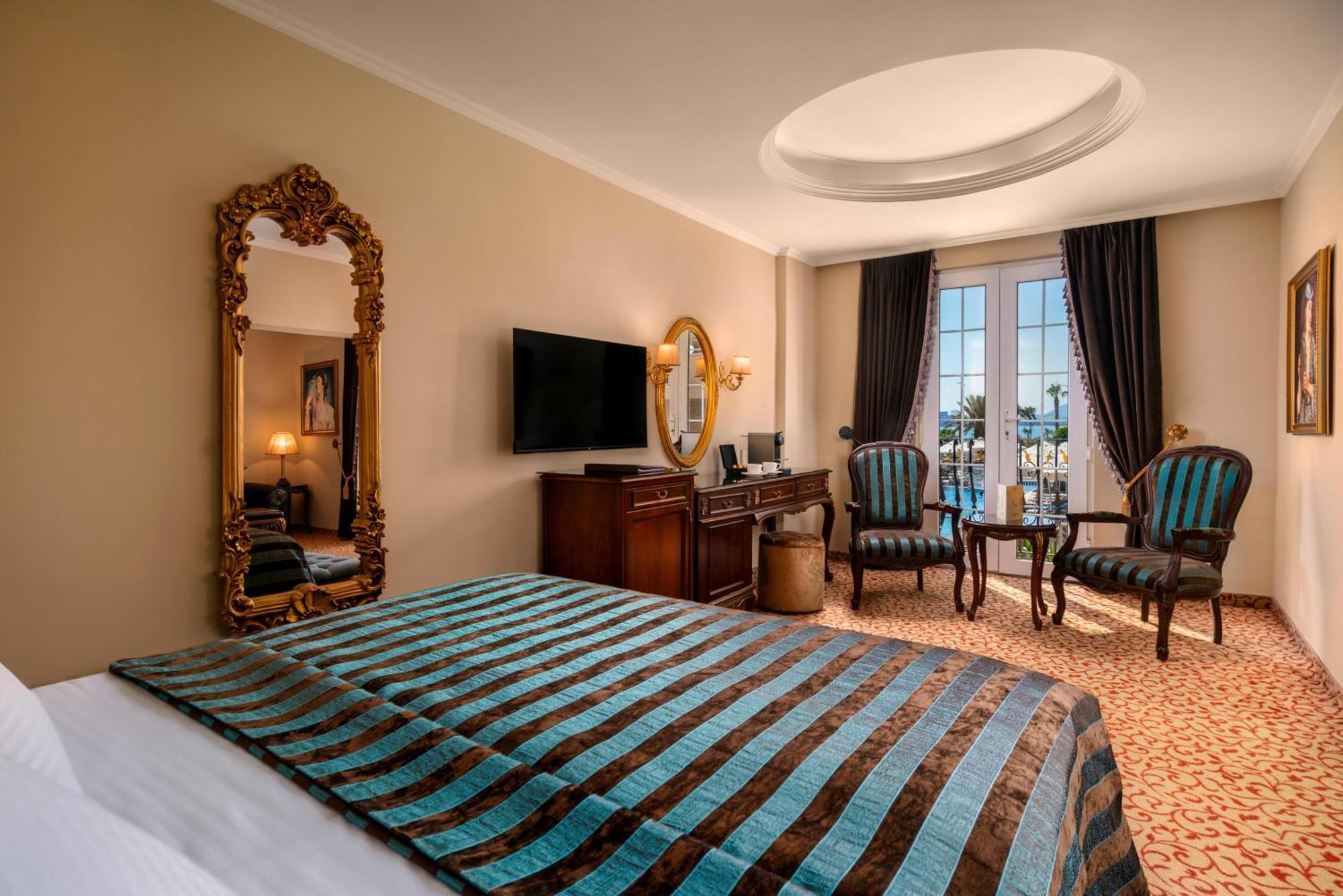 Luxury Suite