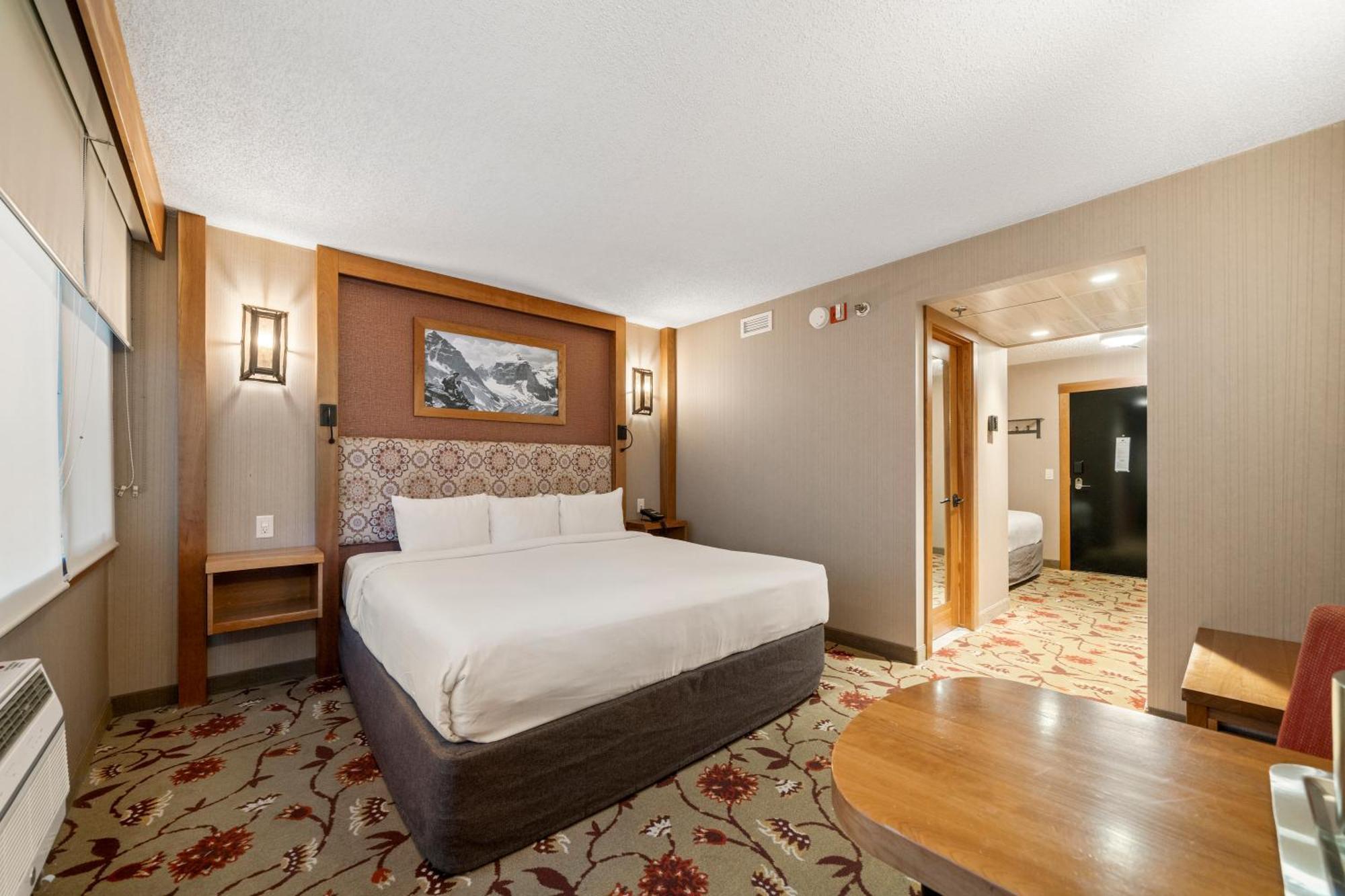 Superior Split King Queen Room