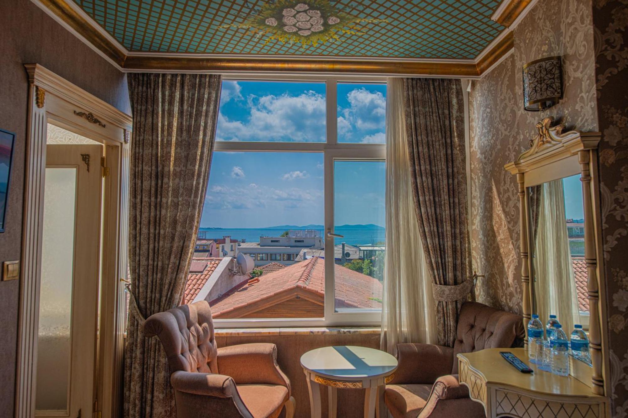 Double or Twin Room Sea View