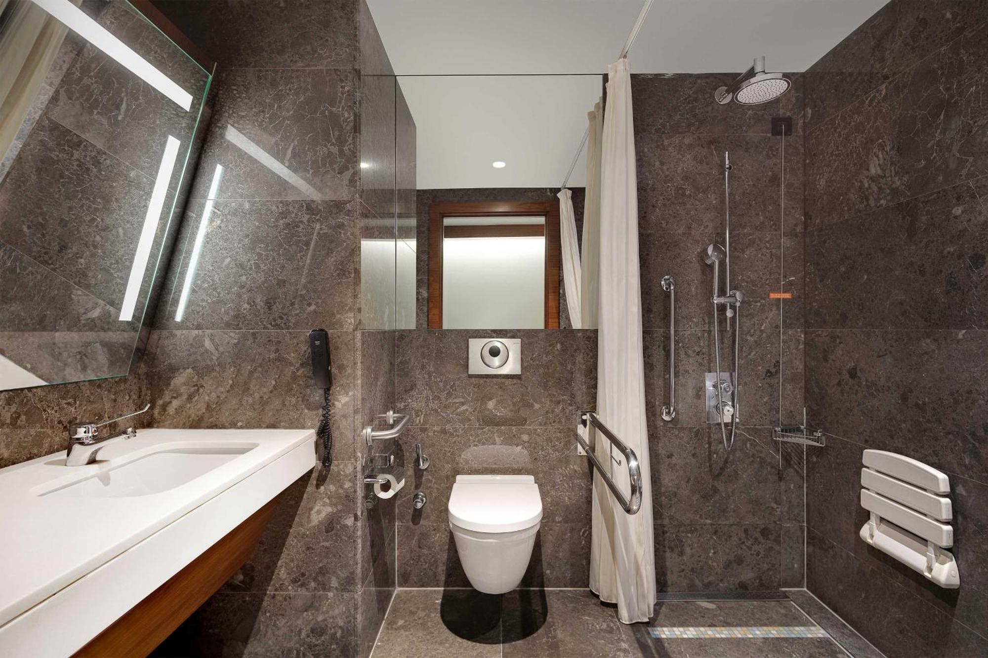 Deluxe King Room Sea View
