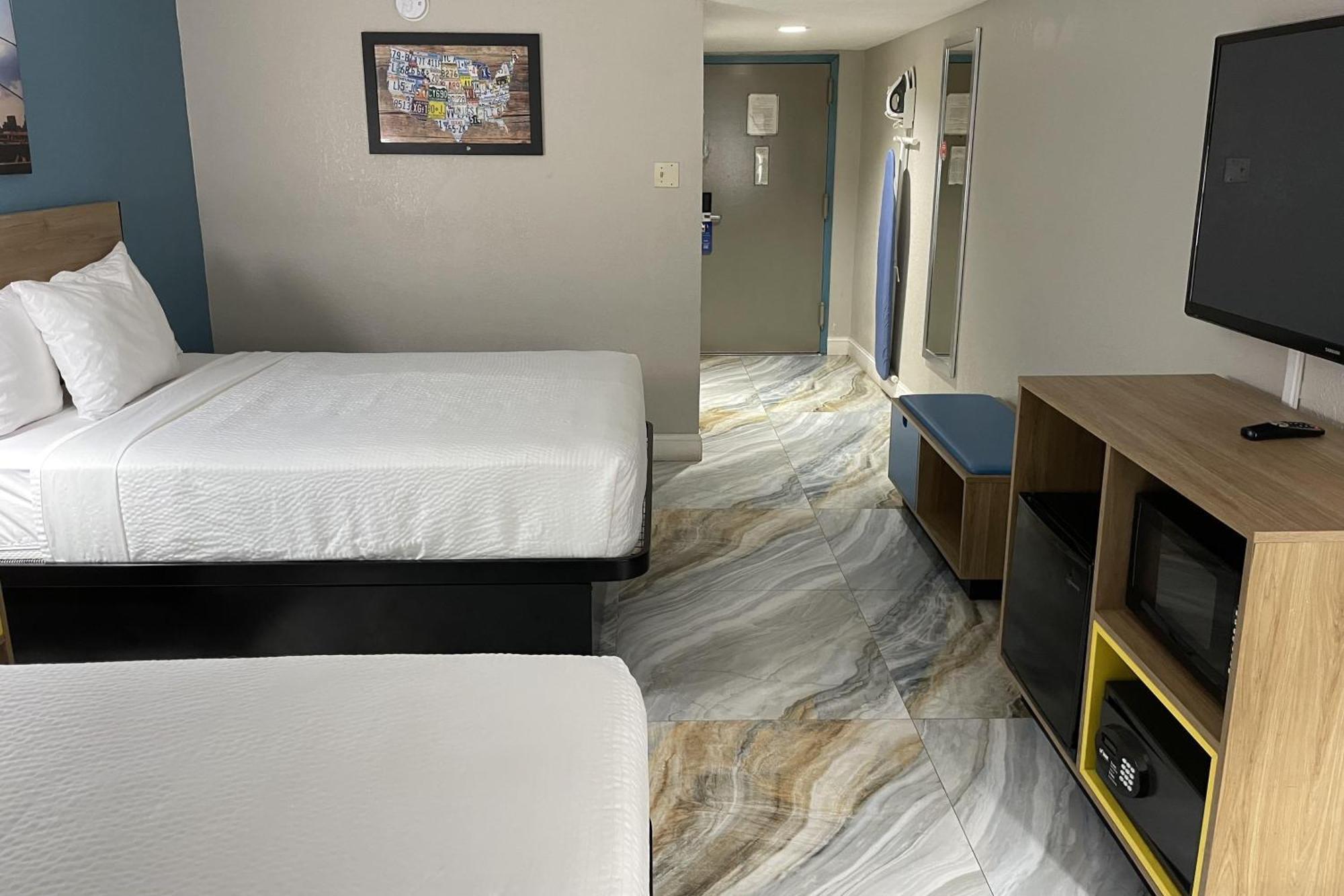 Double Room Two Double Beds Non-Smoking