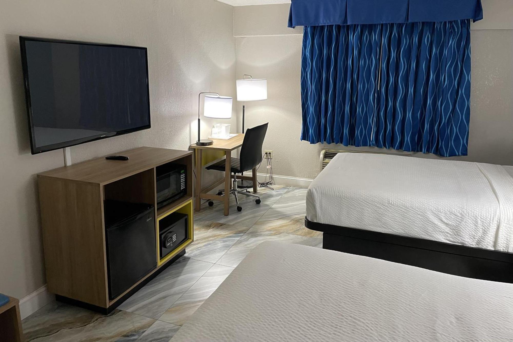 Double Room Two Double Beds Non-Smoking