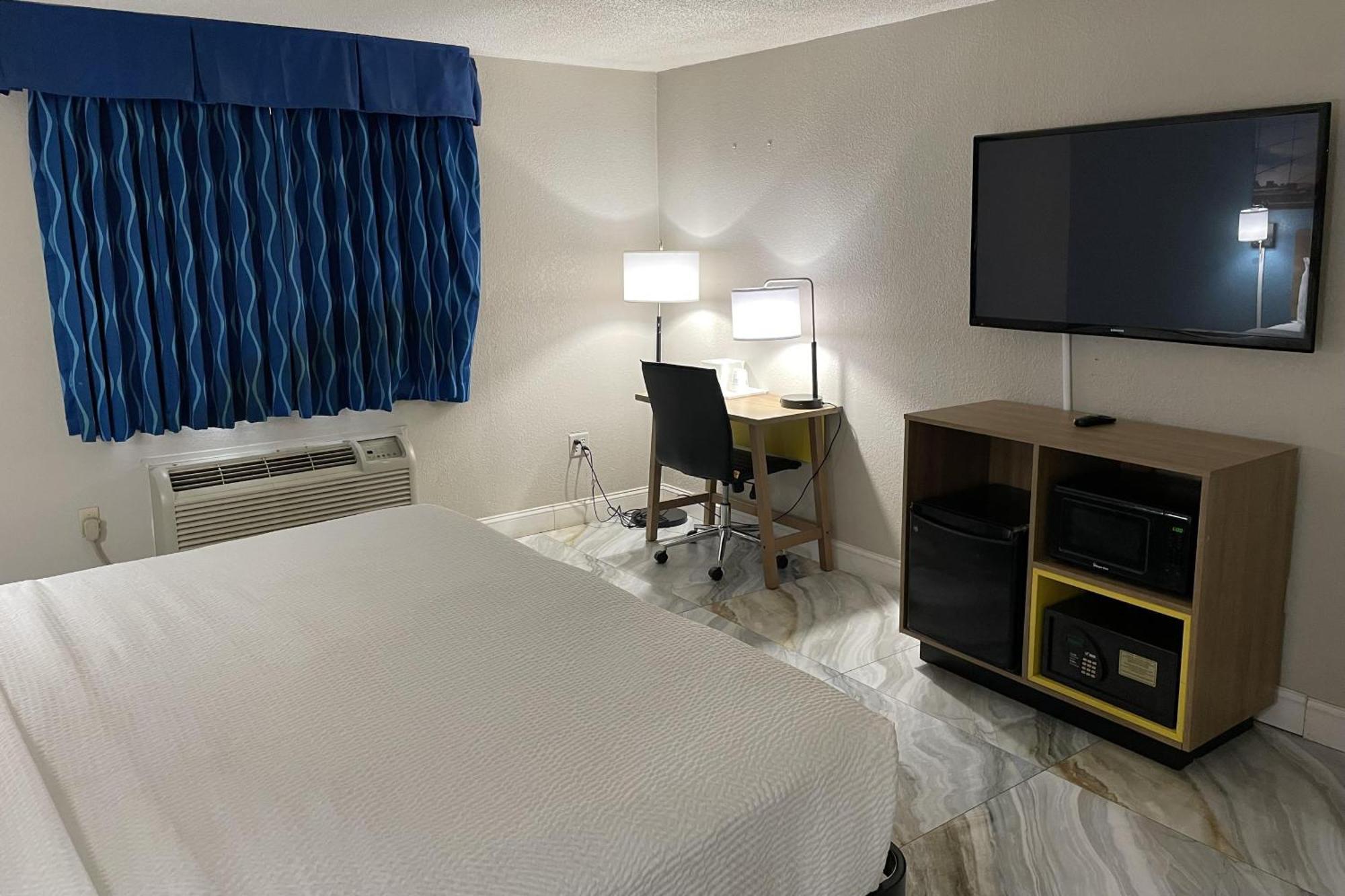 King Room Mobility Access or Non-Smoking