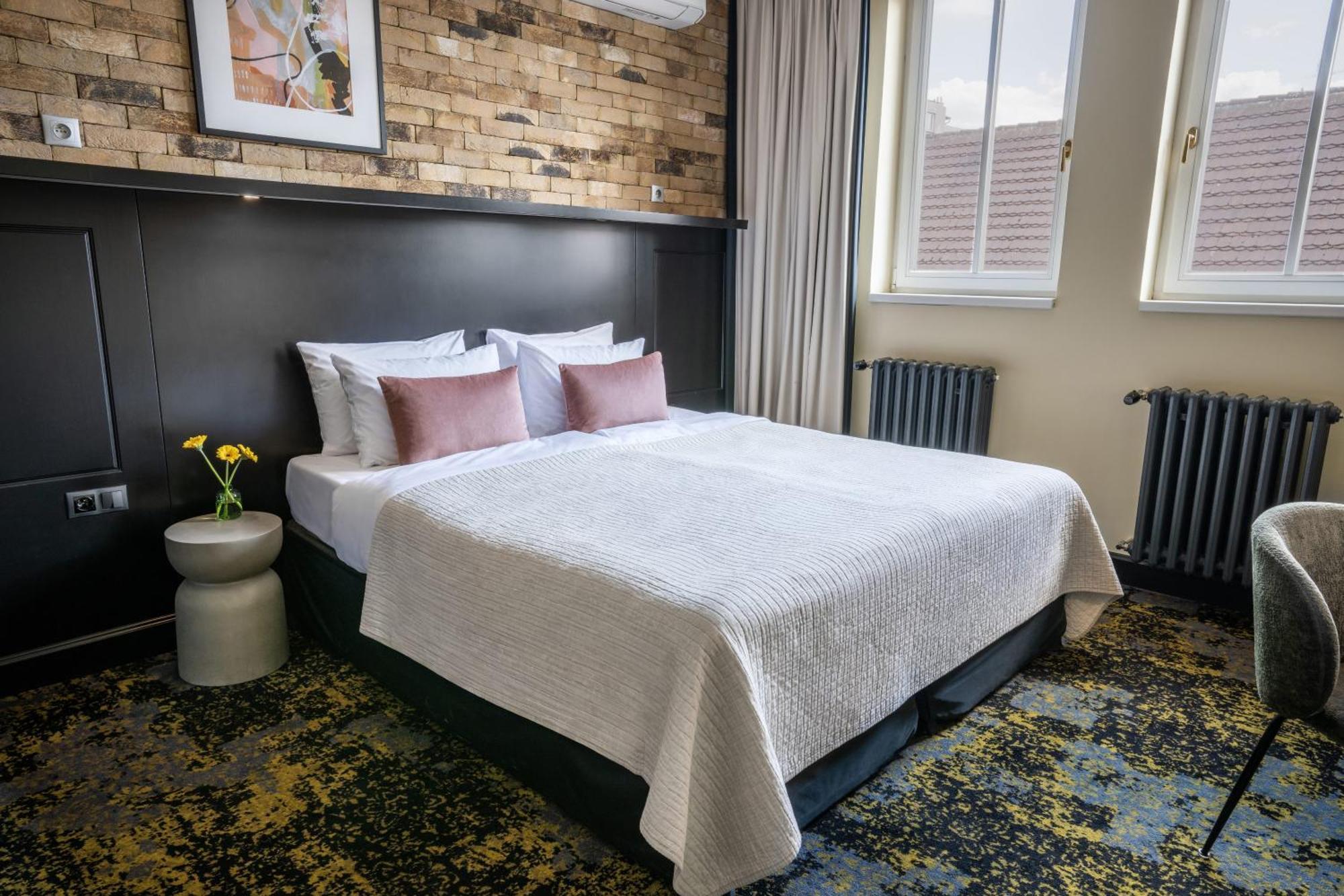 Medium Room Bathtub