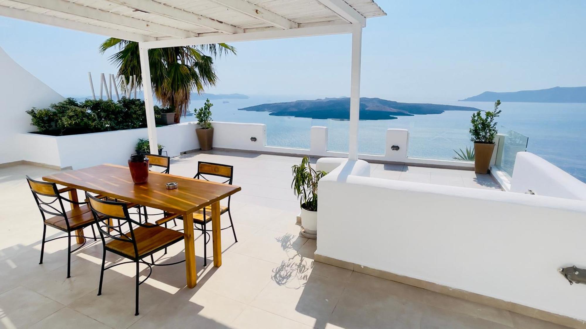 Executive Family Room Caldera View