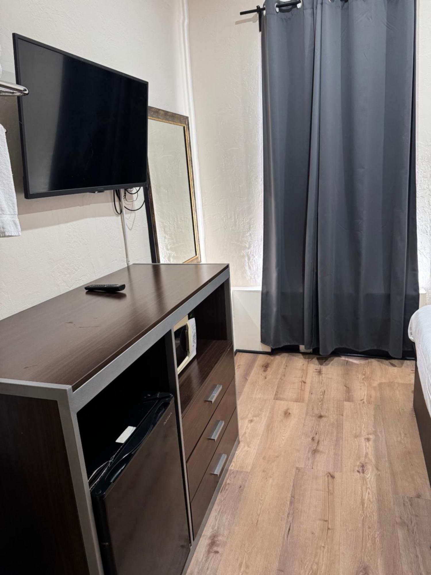 Queen Room Private Bathroom